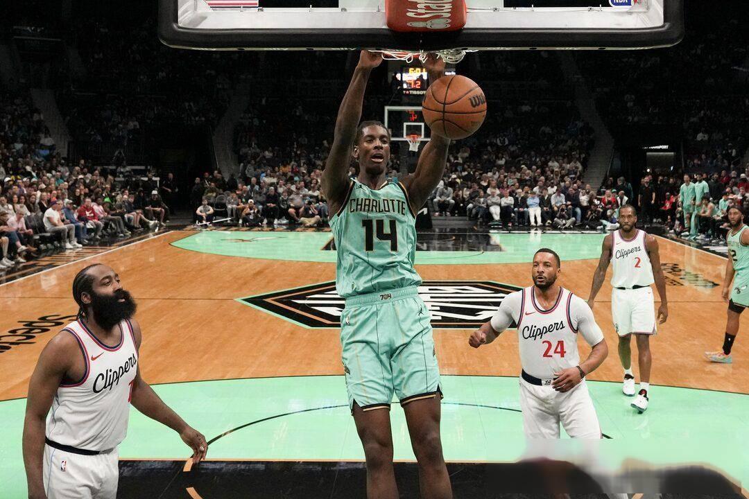 黄蜂队新赛季开门红，全面升级期待未来的简单介绍