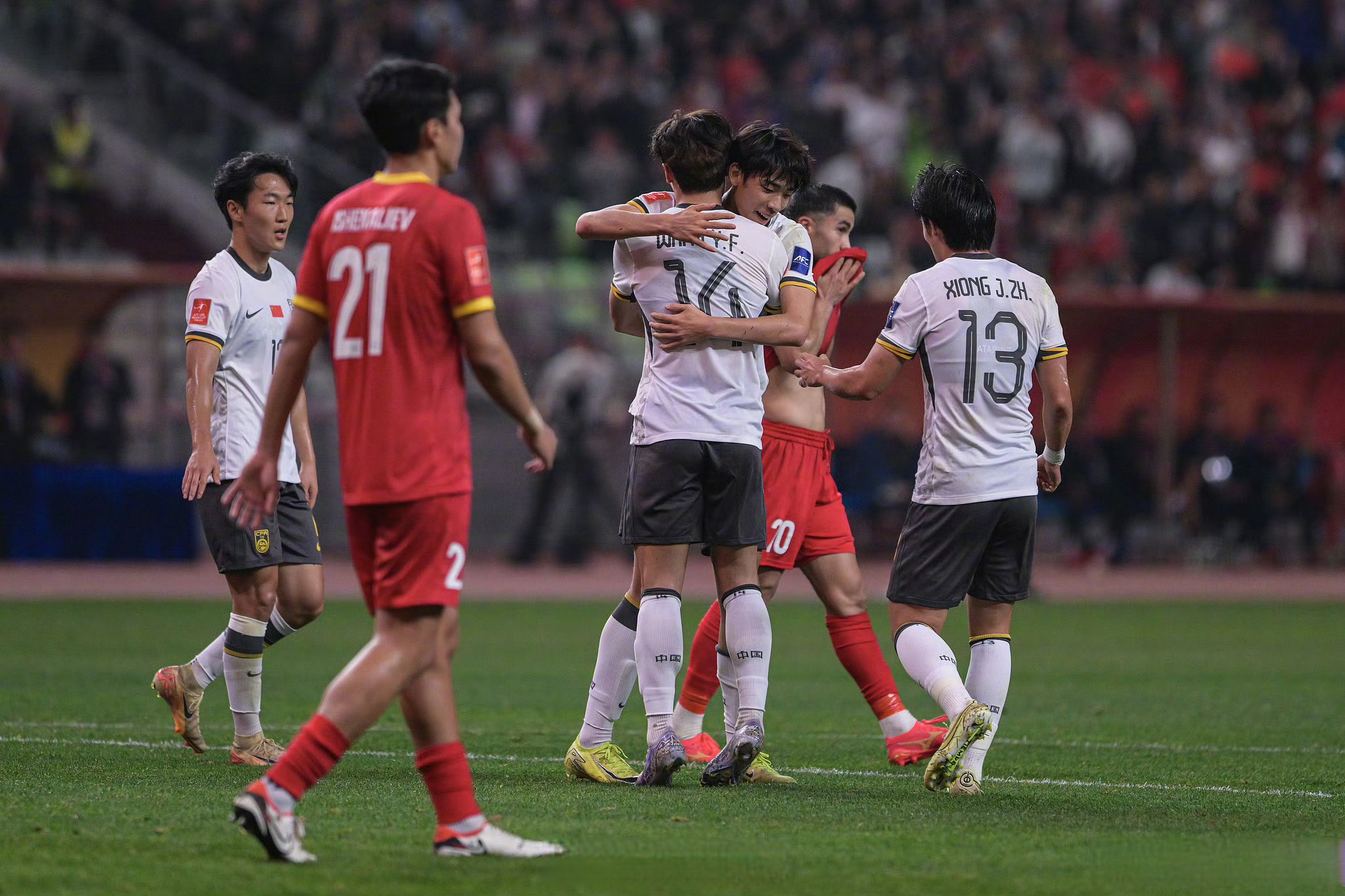 基尔斯坦中场传球精准,助球队取胜 基尔斯坦中场传球精准,助球队取胜