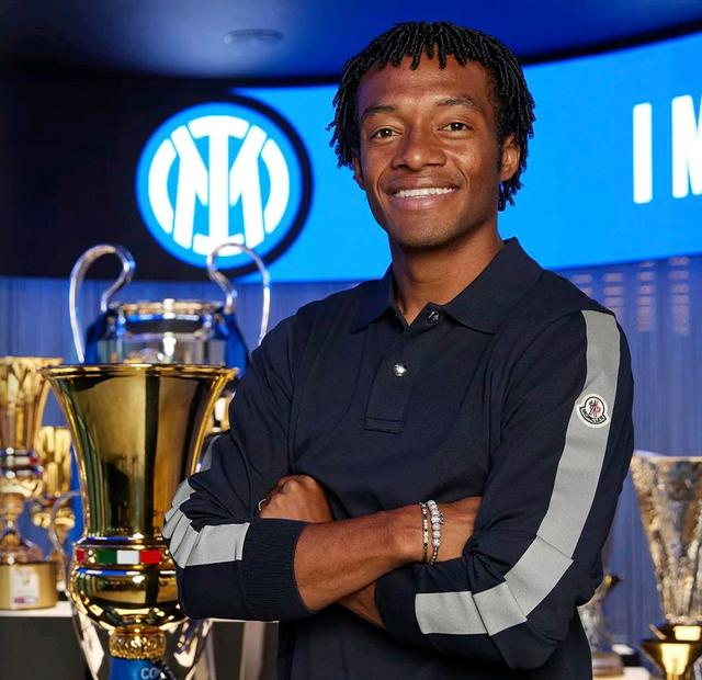 汉堡签下巴西新锋,期待其为球队带来进球的简单介绍 汉堡签下巴西新锋,期待其为球队带来进球的简单介绍