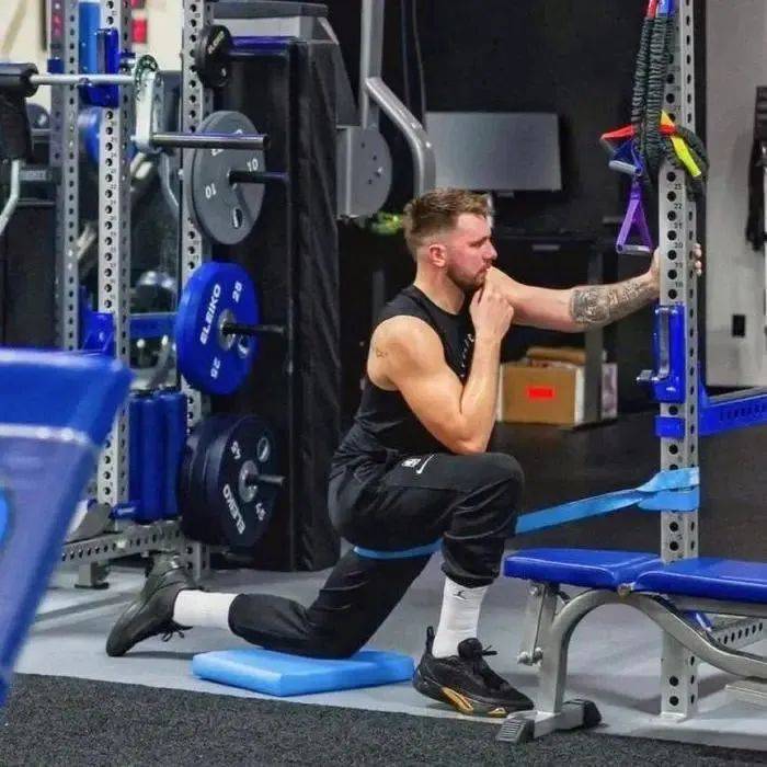 东契奇迎来七赛季高光表现，TES球迷沸腾！的简单介绍